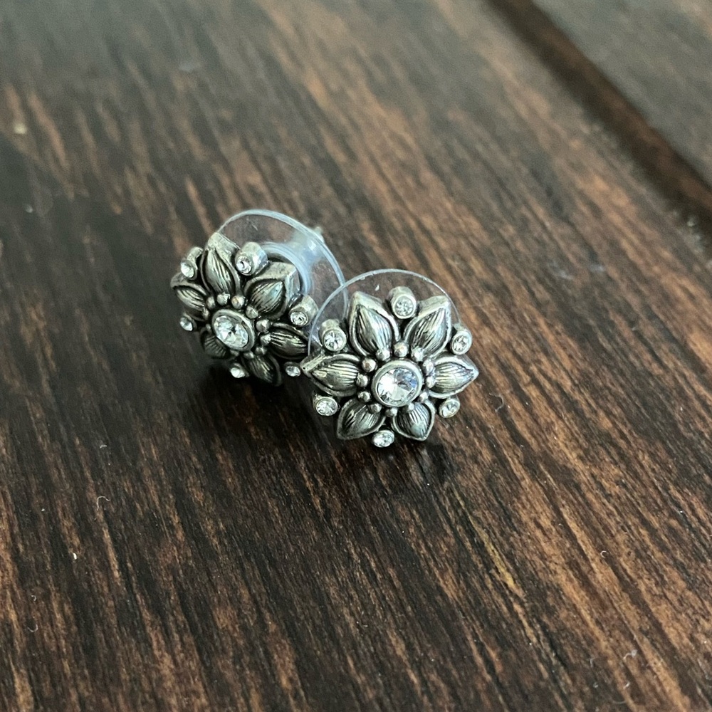 Free with purchase over $10 - Floral Silver Earrings